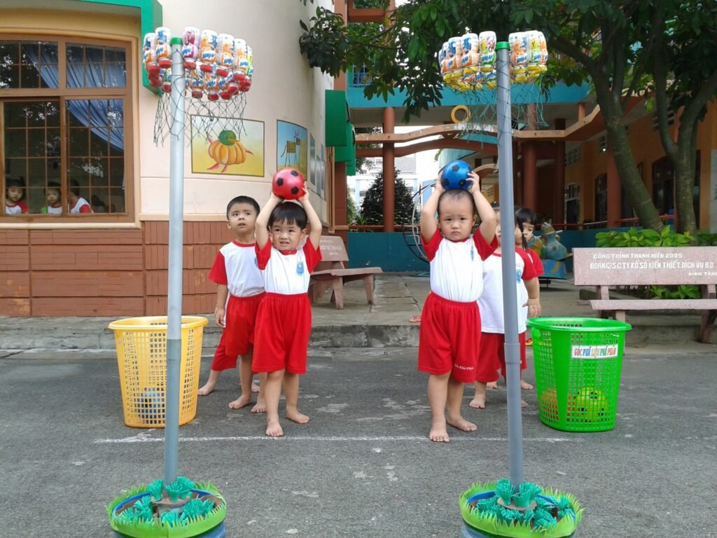 Cách chọn đồ chơi vận động cho trẻ mầm non phát triển thể chất đồ chơi vận động cho trẻ mầm non